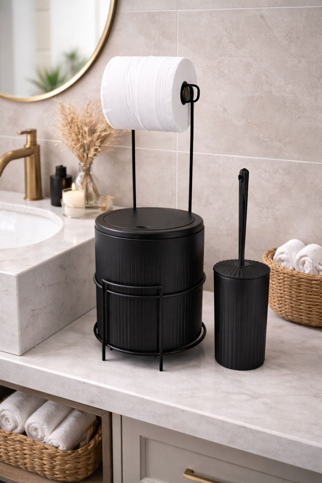 Modern Banyo Seti – Kapaklı Çöp Kovası, Tuvalet Kağıtlığı ve WC Fırçası | Minimal Tasarım